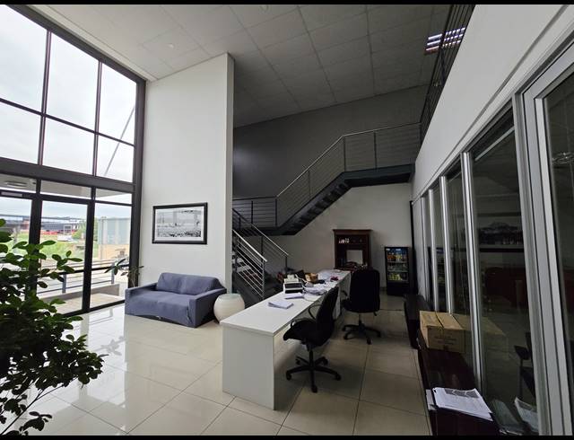 7,649M² WAREHOUSE TO LET IN NORTH RIDING